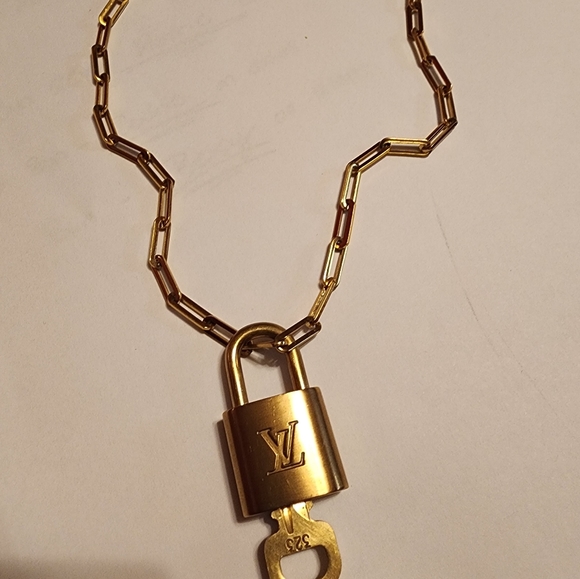 Authentic LV pad luck and key - Picture 2 of 4